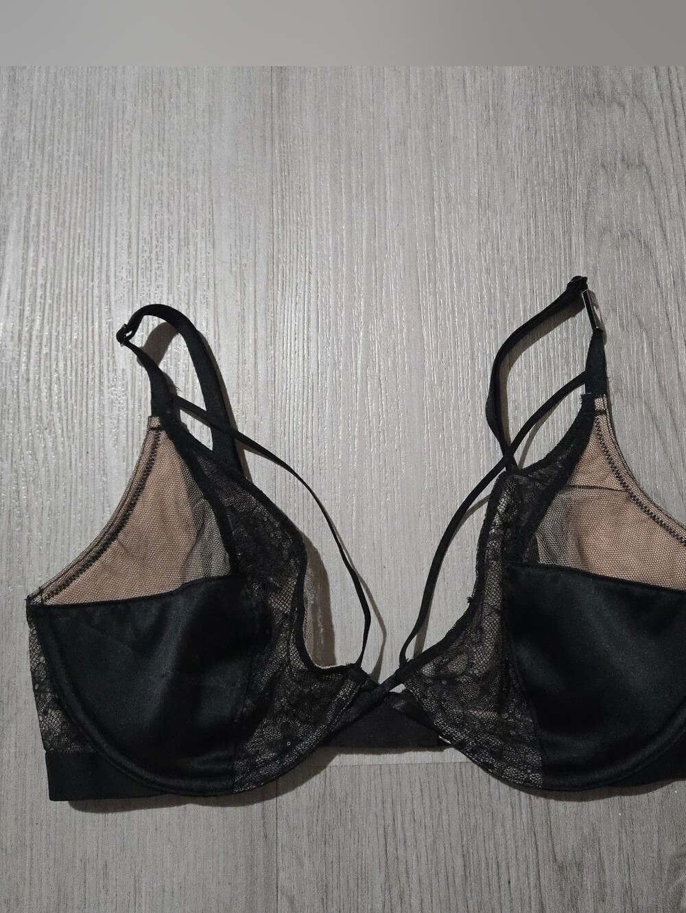 NWT Victoria's Secret VERY SEXY Sheer Black Lace Unlined Plunge Bra, SIZE 32D